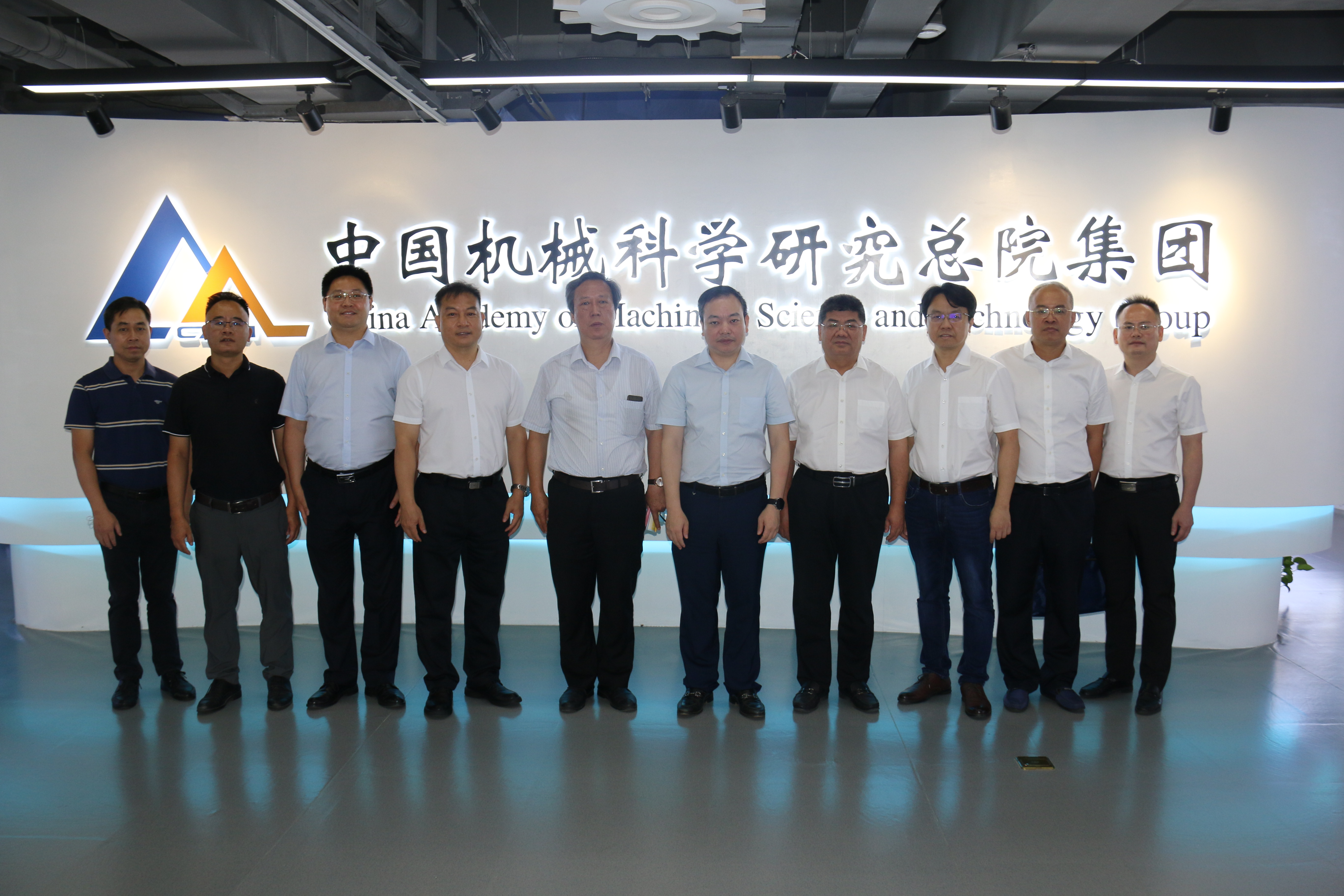 展厅合影.JPG